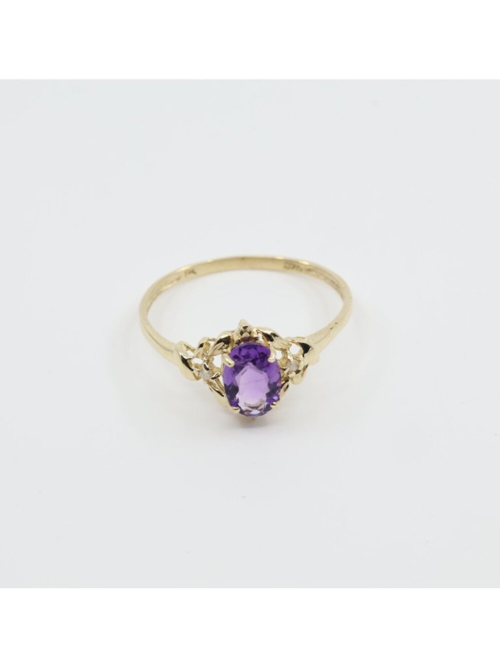 Vintage Beautiful 9K Karat Solid Yellow Gold Amethyst & Diamond Ring - Size 7.50